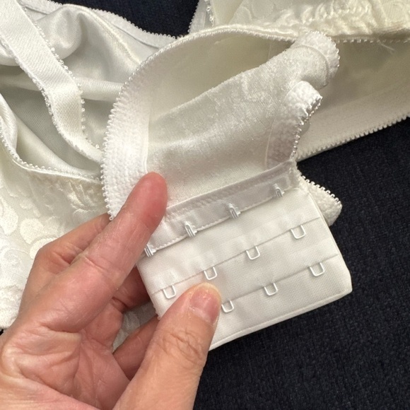 Bali Elegant ivory  Lace Bra size 38C - Picture 9 of 10